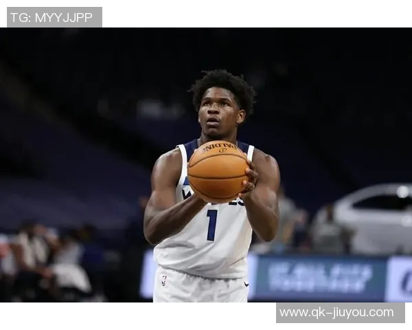 爱德华兹半场表现平平次节仅靠罚球得分球队状态堪忧 爱德华兹半场表现平平次节仅靠罚球得分球队状态堪忧