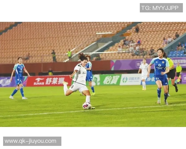 19岁女足国脚王爱芳谈偶像克罗斯传球风格与个人成长之路