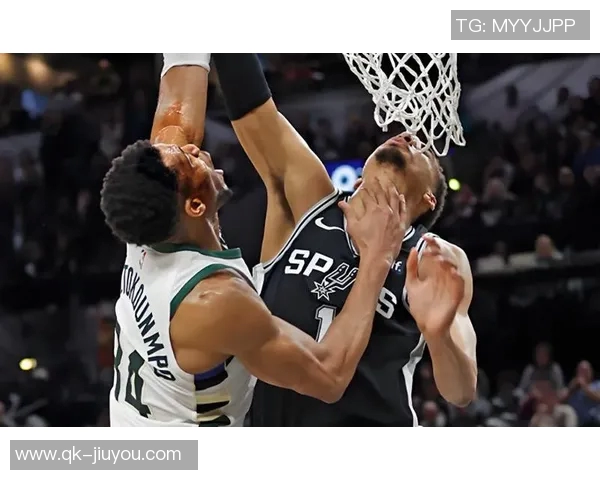 文班谈球队战术多样性认为马刺的纯粹篮球更符合战术本质与发展方向