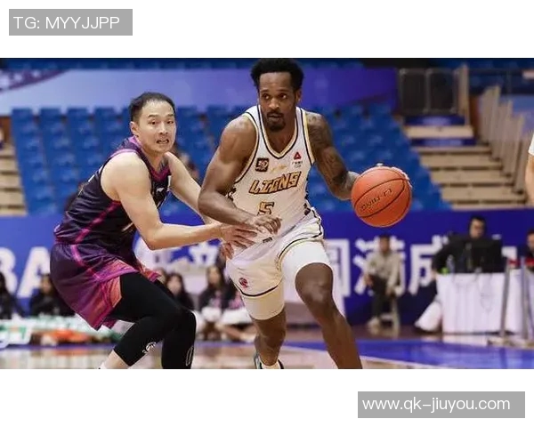 布朗坚守赛场信念：为胜利而战即使带伤也不退缩