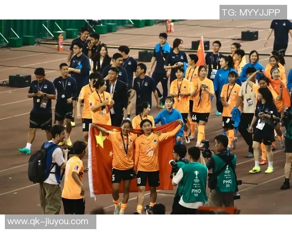 武汉车谷江大女足迎战奥克兰联现场观众人数创下新高达到32318人